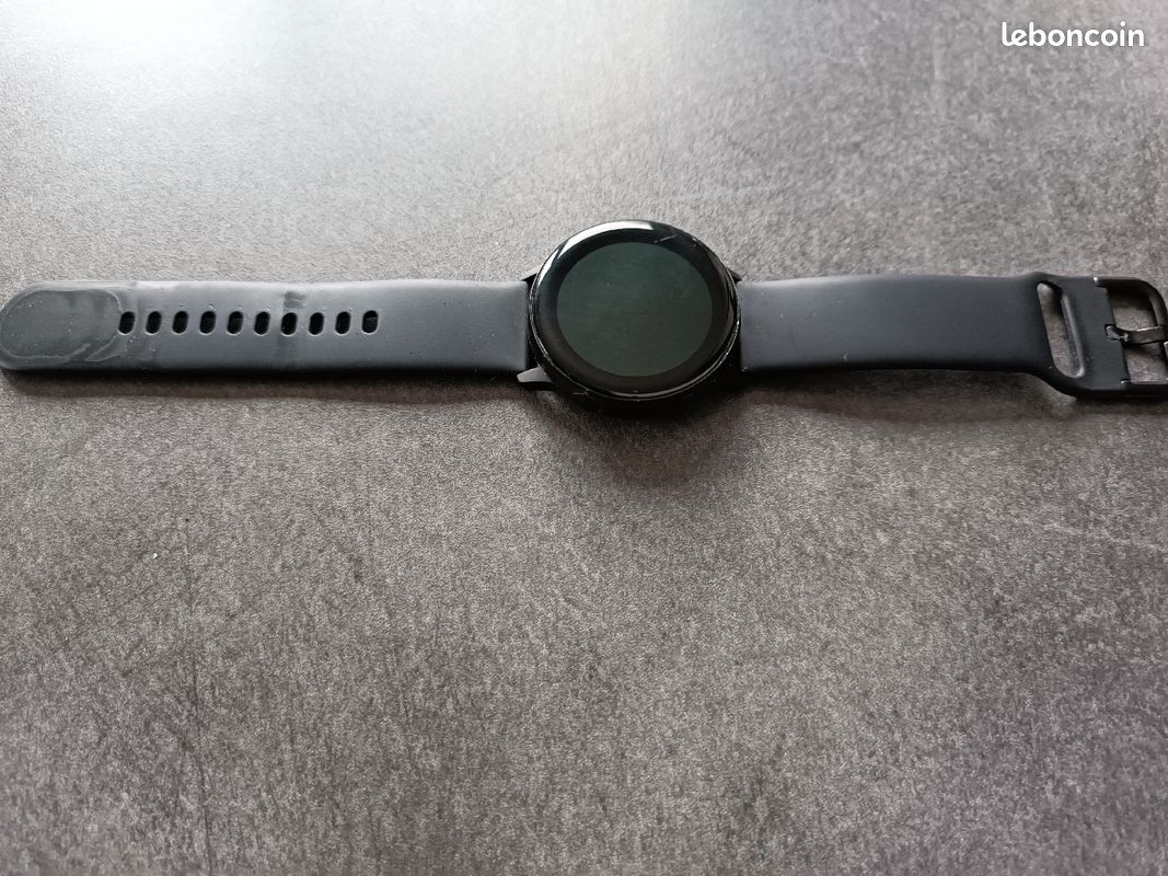 Samsung Galaxy watch active 2
Vendu avec chargeur
Remis à zéro
Fonctionne parfaitement
Juste 1 micro rayure (image 1)