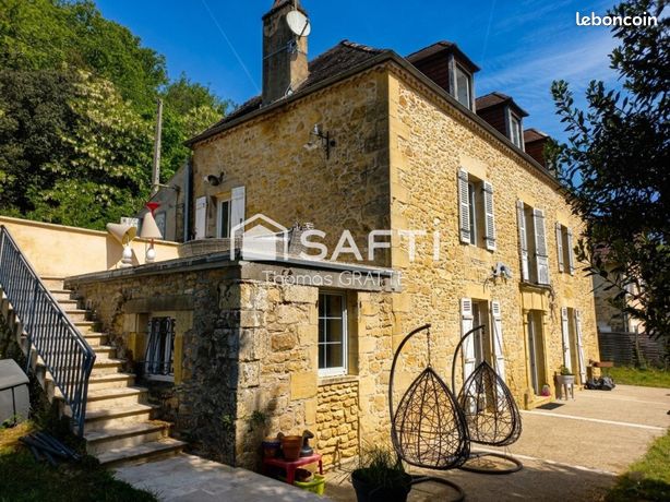 Maison 8 pièces 214 m²