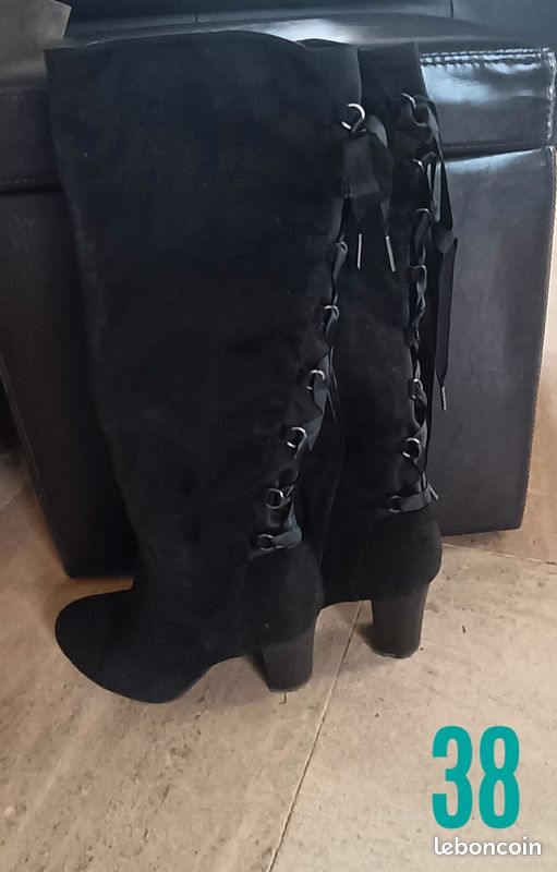 Bottes hautes noires à talons (image 2)