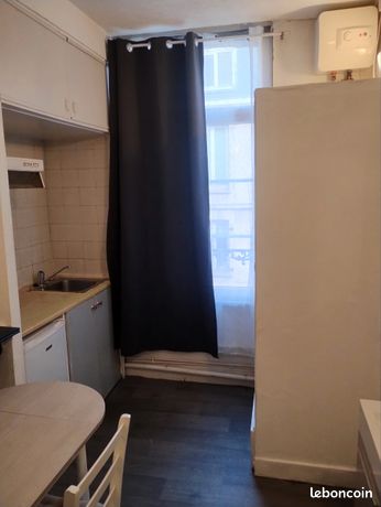 Loue studio indépendant étudiant ou salarié Amiens hyper centre ville non fumeur dans immeuble très bon état Amiens 300 plus charges 20