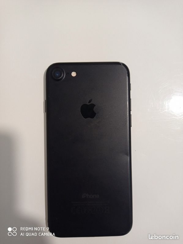 IPhone 7 noir (image 1)