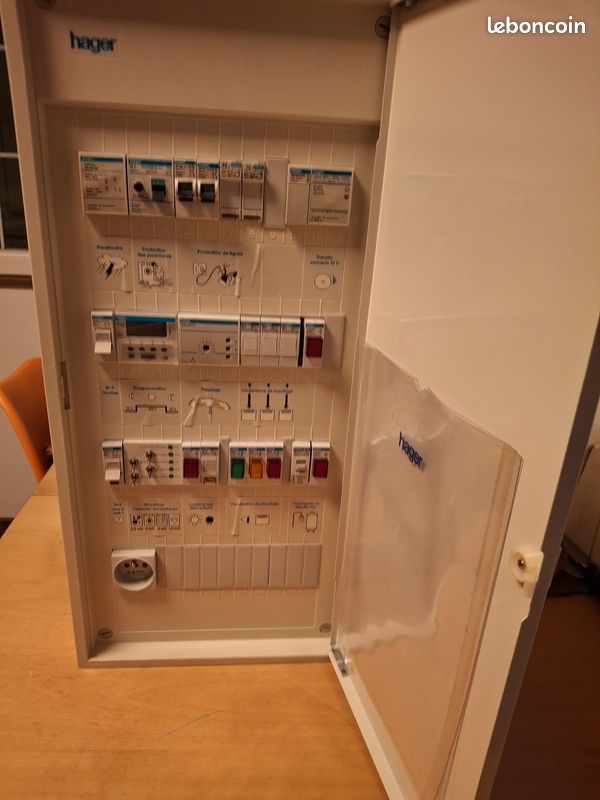 Armoire Hager 4 rangées équipée (image 1)
