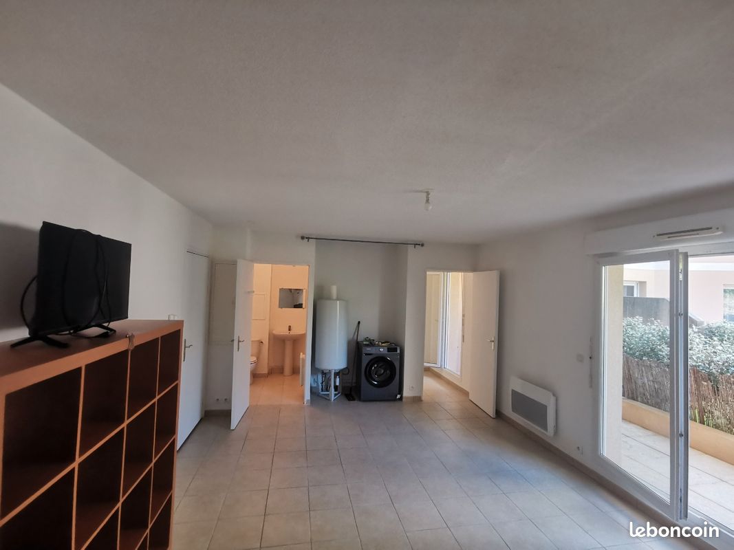 Appartement 1 pièce 29 m² · à La Roque-d'Anthéron · 29 m² · 590 €