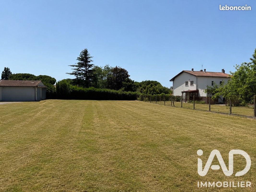 Terrain 710 m² · à Royan · 710 m² · 272 000 €