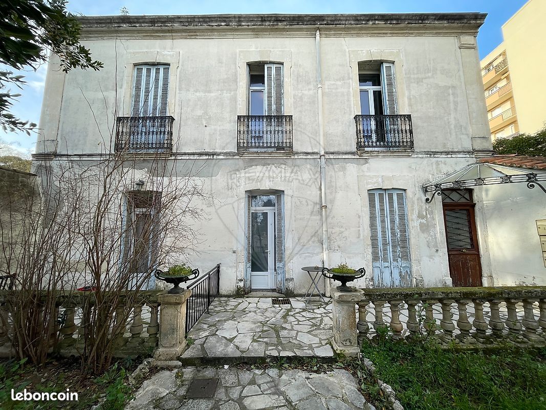 Immeuble 14 pièces 242 m² · à Nîmes · 242 m² · 696 000 €
