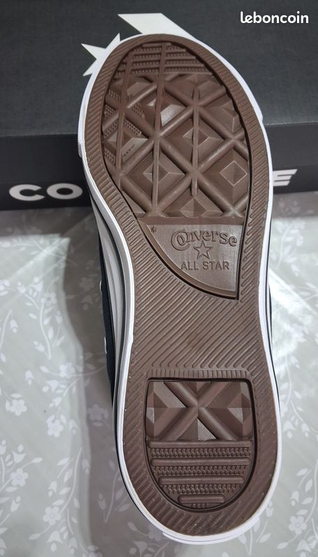 100% NEUF, Baskets Converse pointure 37.5 (image 2)
