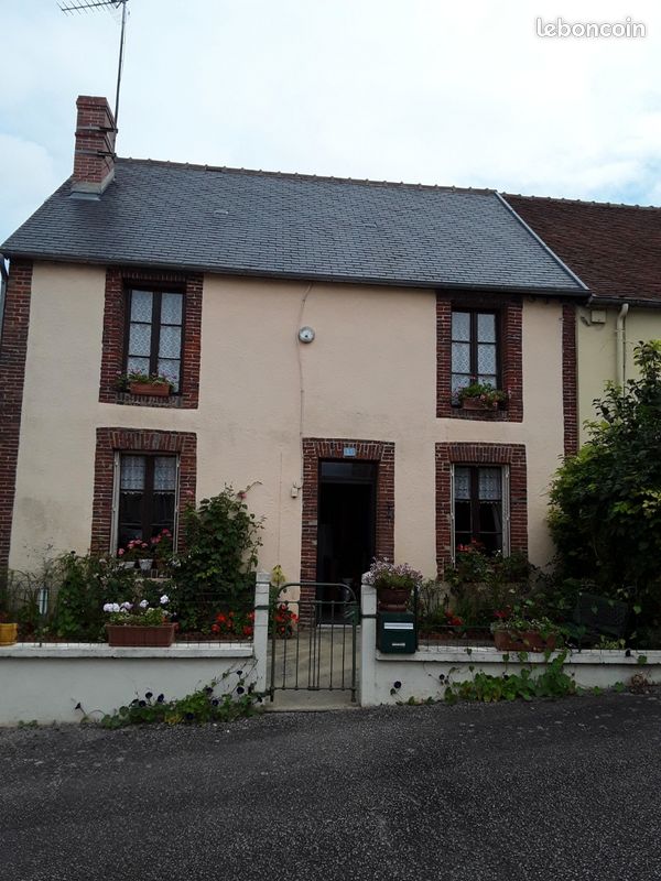 Maison de bourg · à Bazoches-sur-Hoëne · 75 000 €