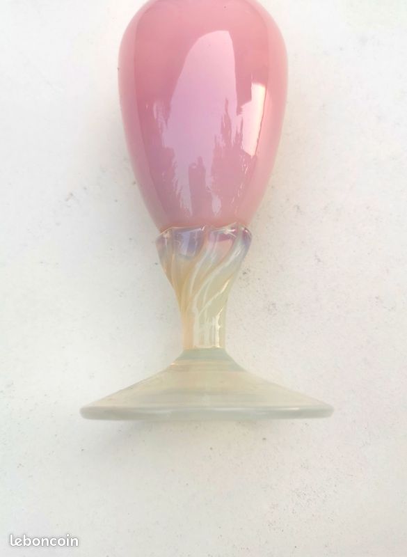 Vase en Opaline rose sur pied en verre soufflé d' Italie (image 7)
