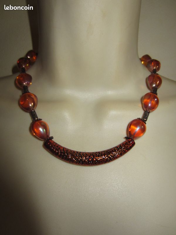 Collier orange avec plastron (image 3)