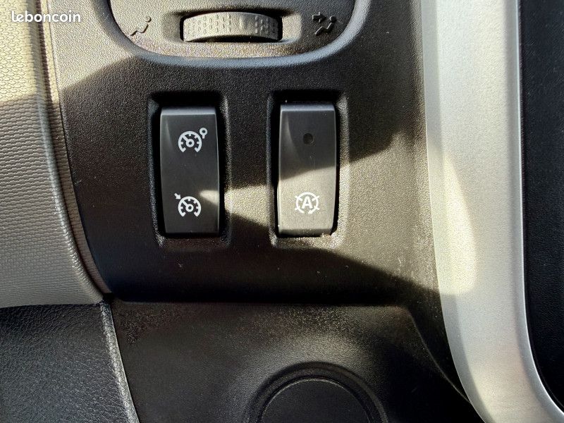 Renault TRAFIC III FG L2H2 DCI 125CH ENERGY CONFORT / ATTELAGE / CLIM / RÉGULATEUR (image 15)
