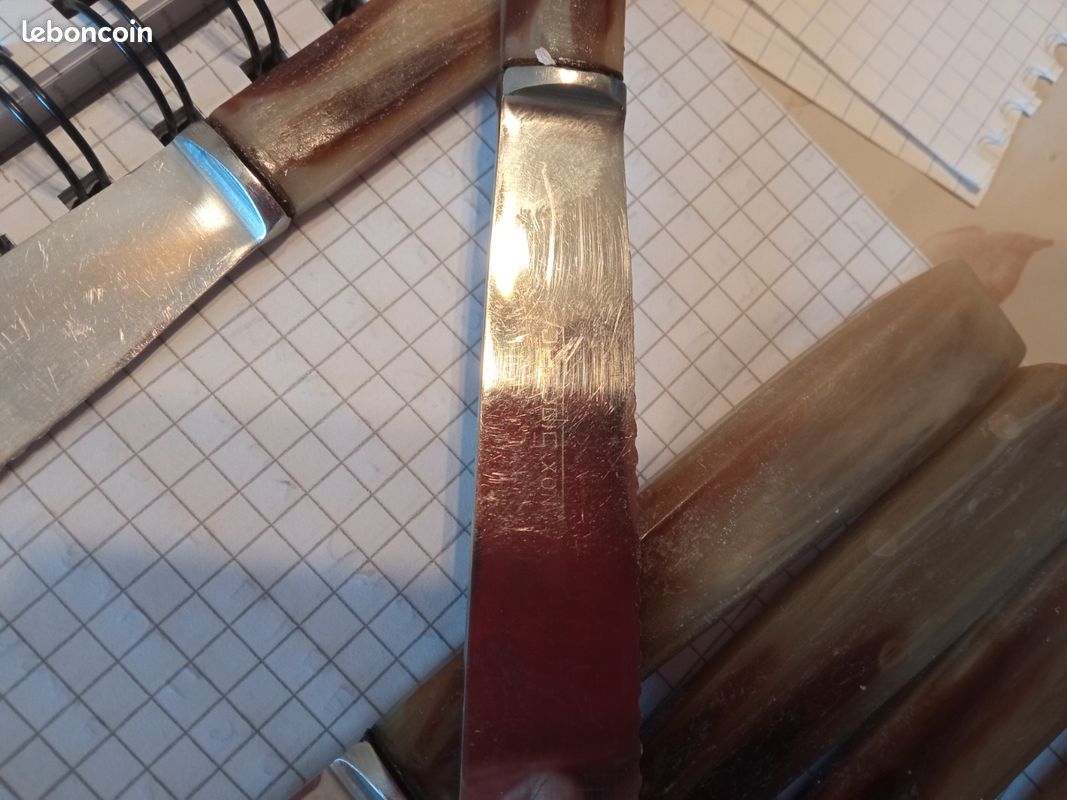 Lot De 6 Couteaux De Table Anciens - Acier Inox Et Manches Bakélite