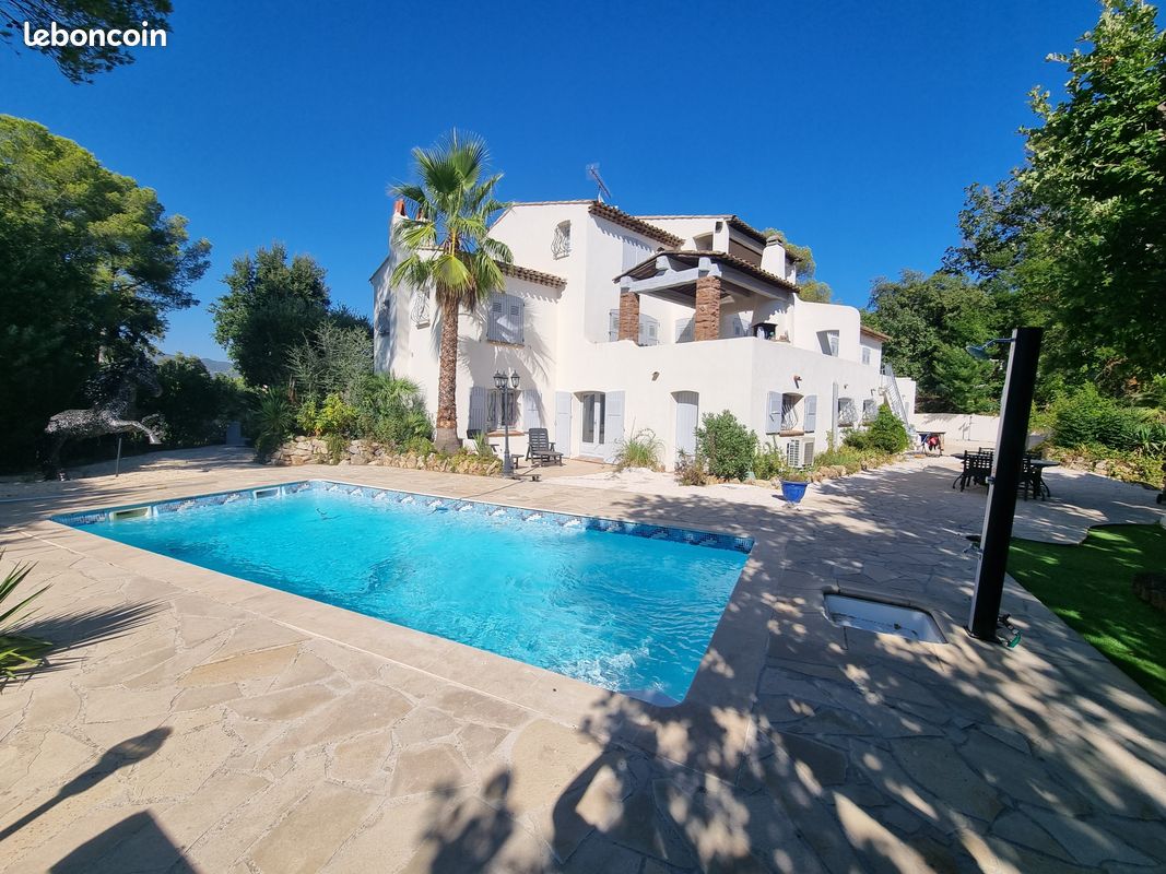 Maison 7 pièces 230 m² · à Saint-Raphaël · 230 m² · 1 139 000 €