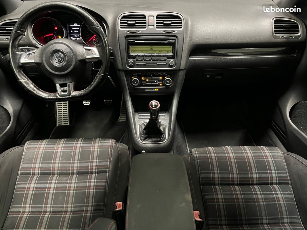 VOLKSWAGEN GOLF GTi (image 3)