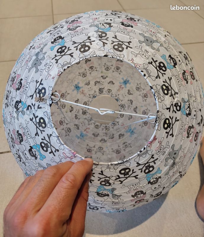 Abat-jour / Lampion japonais Boule – Motif Têtes de Mort & Pirates (Diamètre 40cm) (image 2)