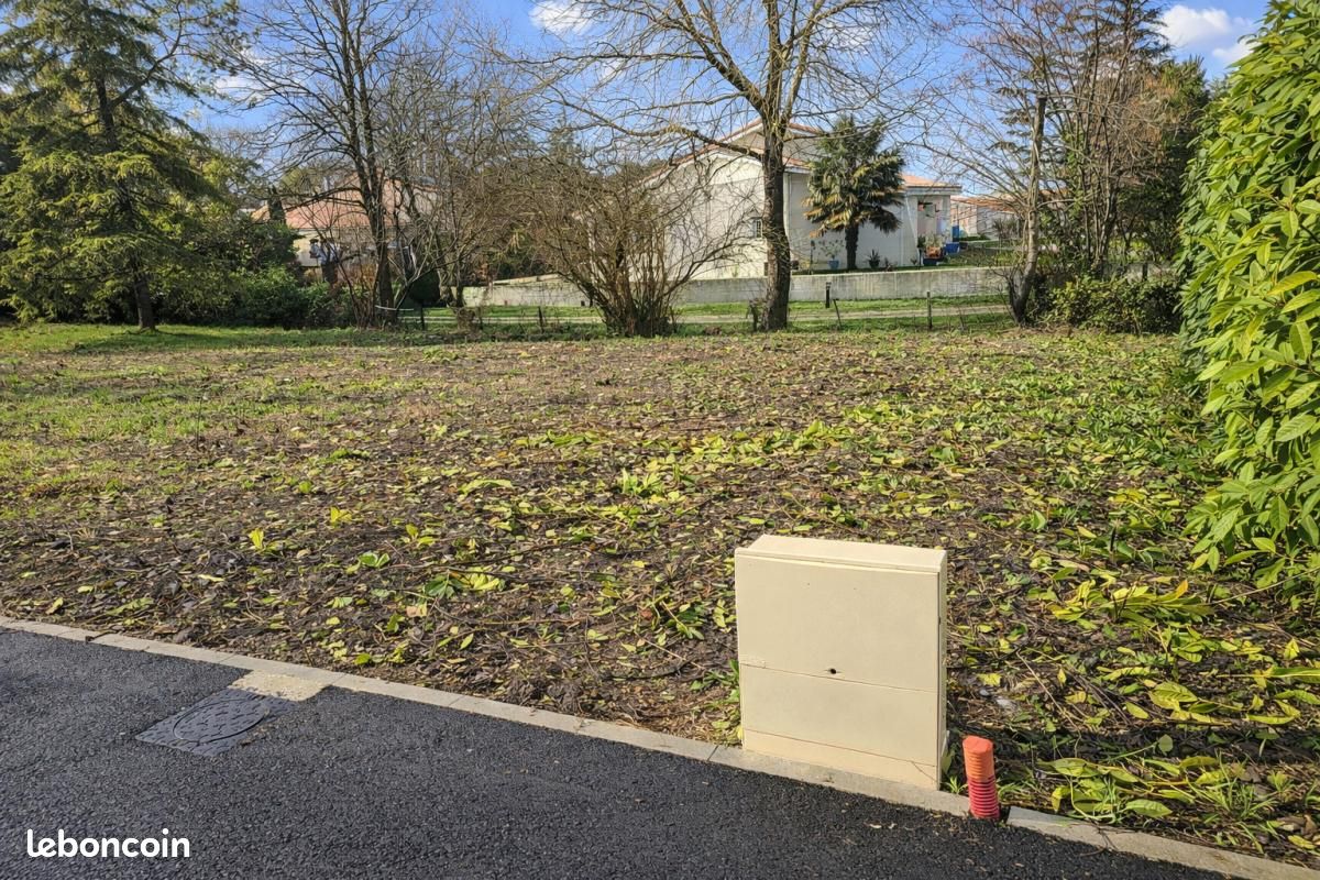 Terrain 450 m² Semussac · 68 505 €