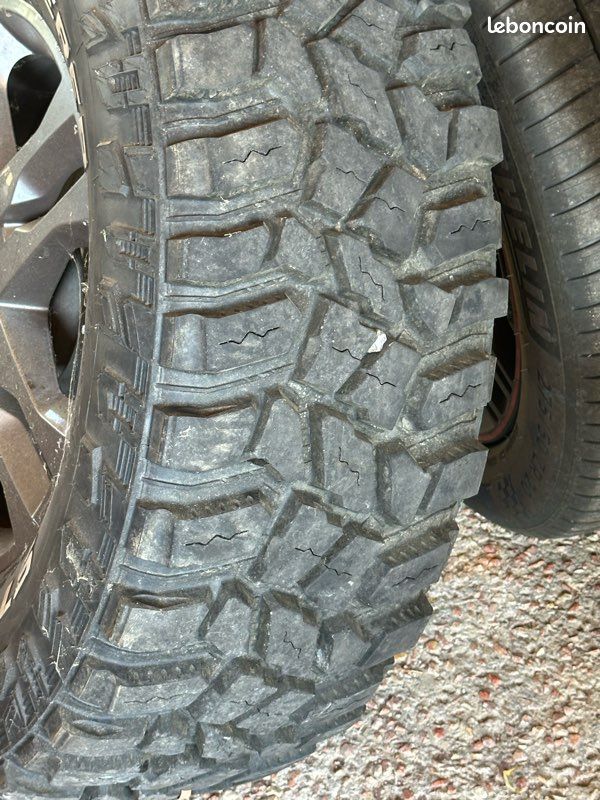 Vends 4 pneus Cooper STY PRO 305/70/18 neufs (image 2)