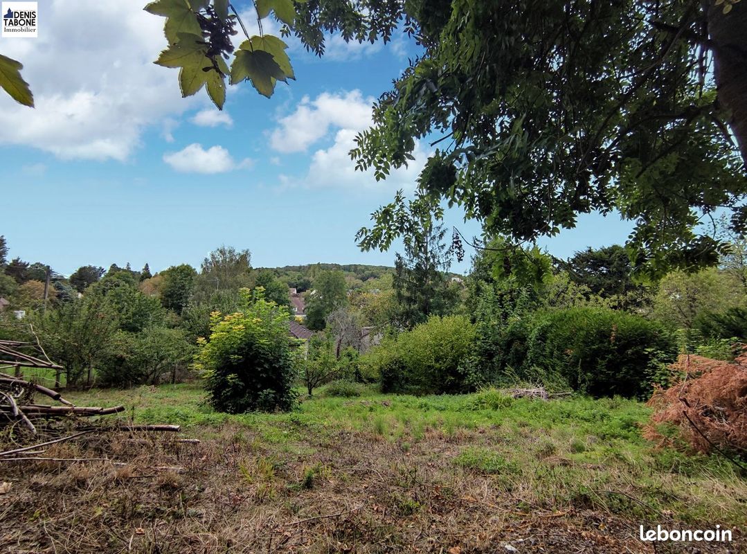 Terrain 690 m² MONTLIGNON · 283 500 €