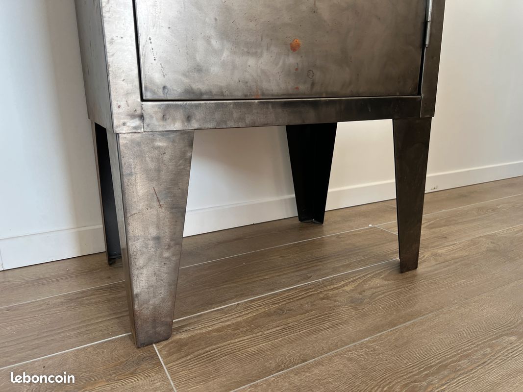 Pieds de meuble Illius design profil incliné