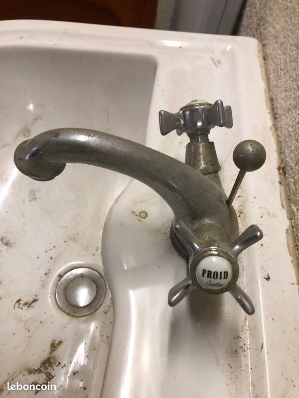 Lavabo blanc en céramique ancien en parfait état (image 4)