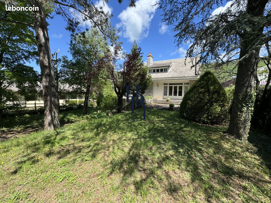 Maison 8 pièces 170 m² · à Saint-Affrique · 170 m² · 180 000 €