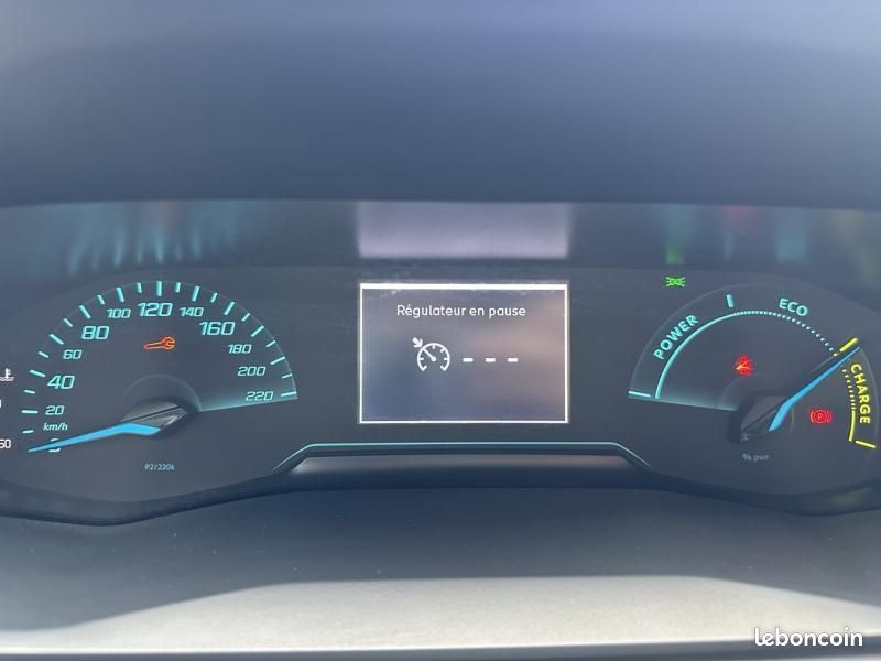 Peugeot 208 1.2 Hybrid 110ch Style e-DCS6 (image 30)