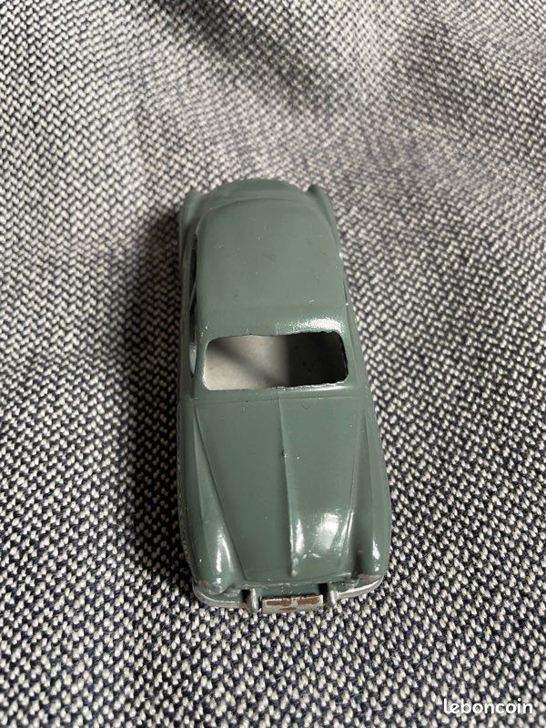Insigne Fiat Miniature 1:43 Renault La Frégate Grise - Marque CIJ, Occasion En Très Bon état Croisiere Citroen