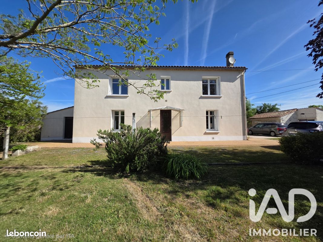 Maison 8 pièces 176 m² · à Saint-Cybardeaux · 176 m² · 172 500 €