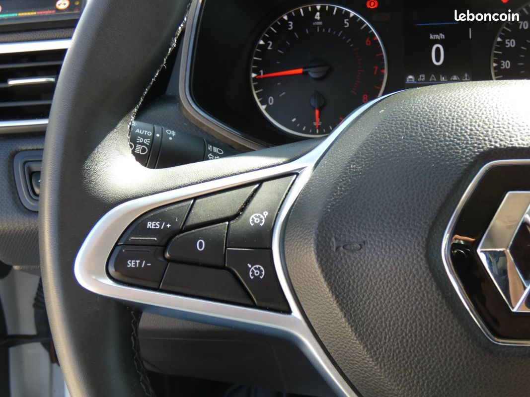 RENAULT CLIO V TCe 90 Equilibre (image 21)