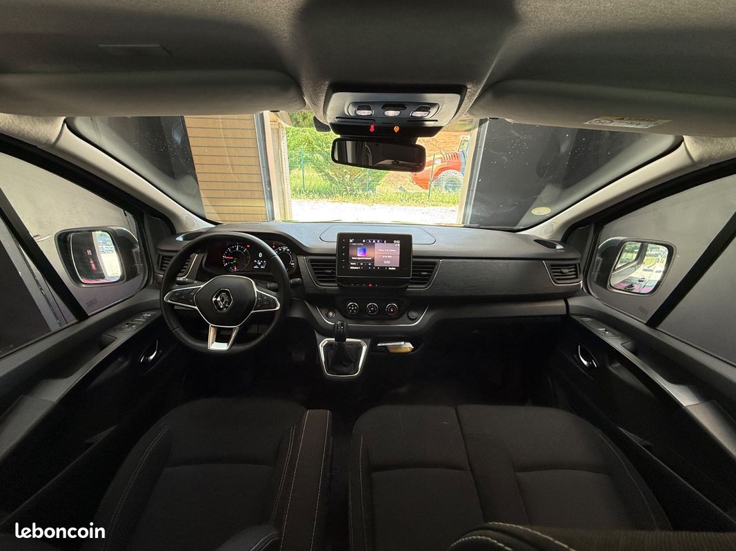 RENAULT TRAFIC III Combi Phase 3 L1 2.0 dCi 16V EDC6 SS Intens 9 Places (image 29)