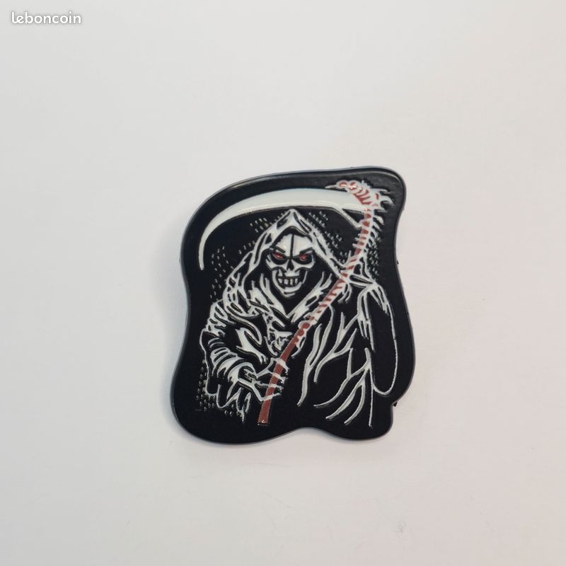 Pin's (badge) Faucheuse - En Acier, Occasion