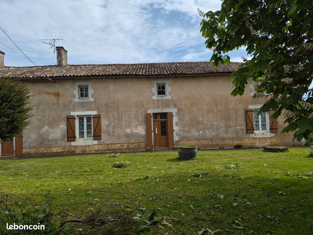 Maison 5 pièces 130 m² · à Valence-en-Poitou · 130 m² · 75 500 €