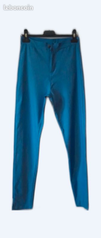 Leggings bleu ciel. Taille 16 ans. Neuf sans étiquette (image 1)