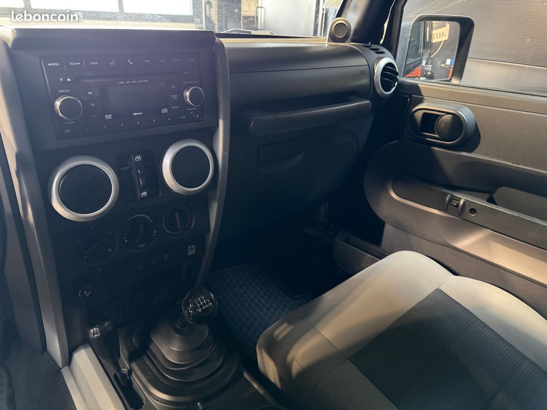 Jeep Wrangler UNLIMITED SAHARA 2,8L CRD 177Ch 4X4 5 PORTES (image 9)