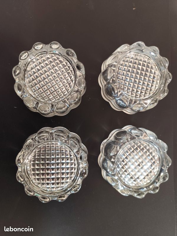 Lot dessous de pieds de meuble en verre (image 1)