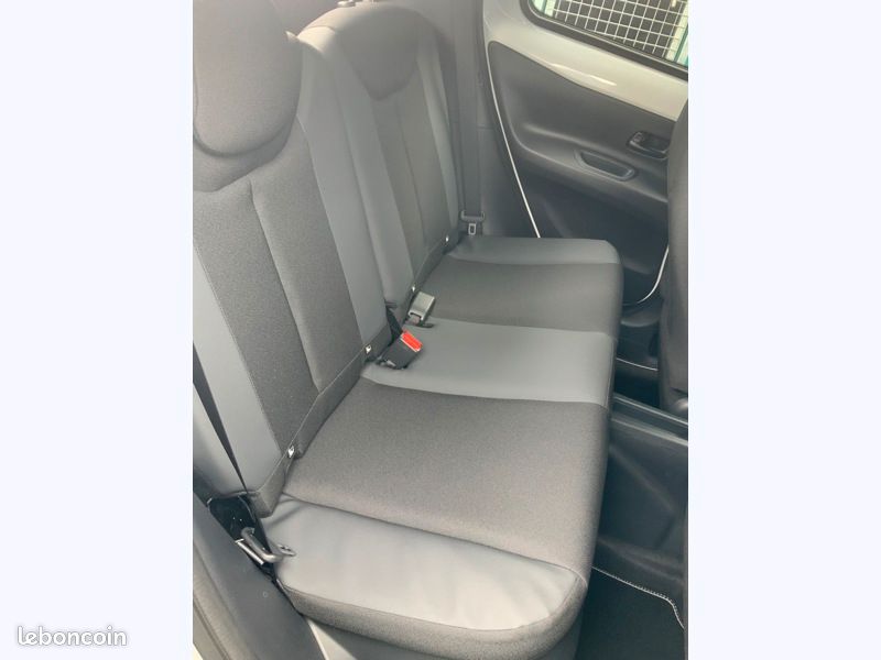 Toyota aygo x Hybride 116h GR Sport CROSSOVER SP (image 13)