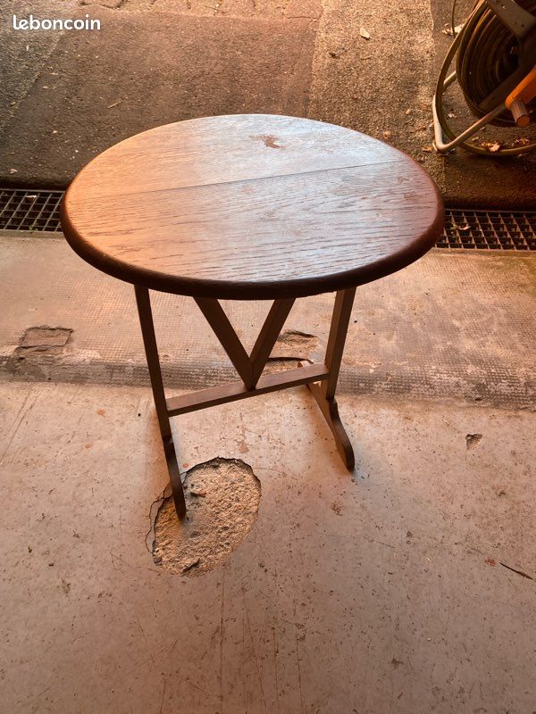 Petite table d’appoint pliante (image 1)