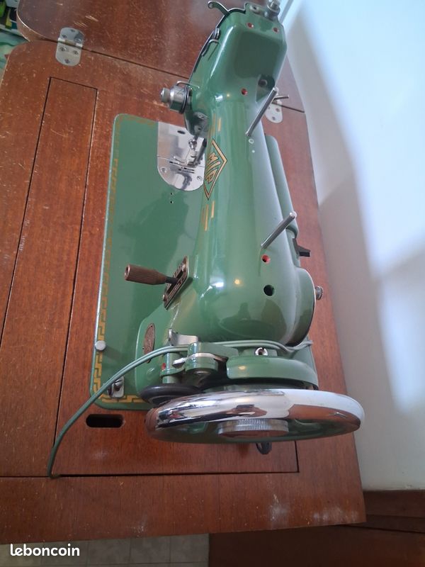Meuble avec machine a coudre (image 6)