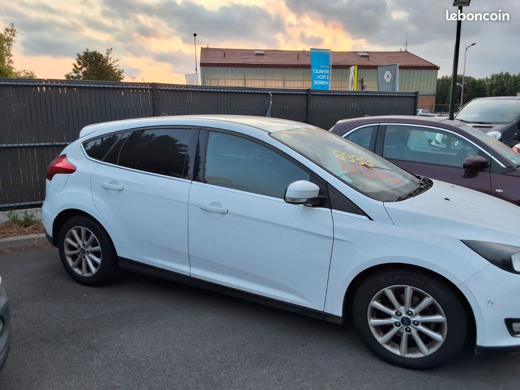 Ford Focus eco booster 100 sync Edition (image 2)
