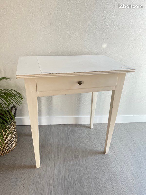 Ancienne petite table bois patiné / bureau / table d’appoint (image 1)