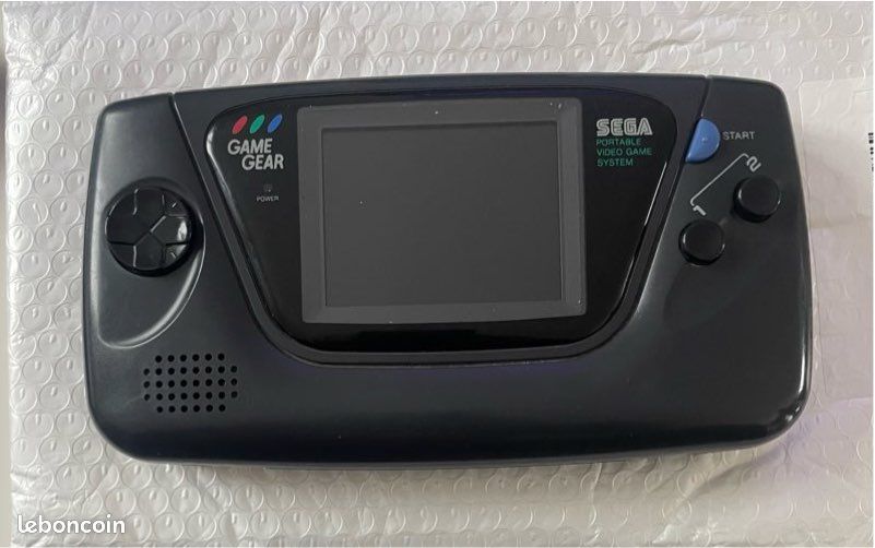 Sega Game Gear en très bon état avec accessoires et jeux