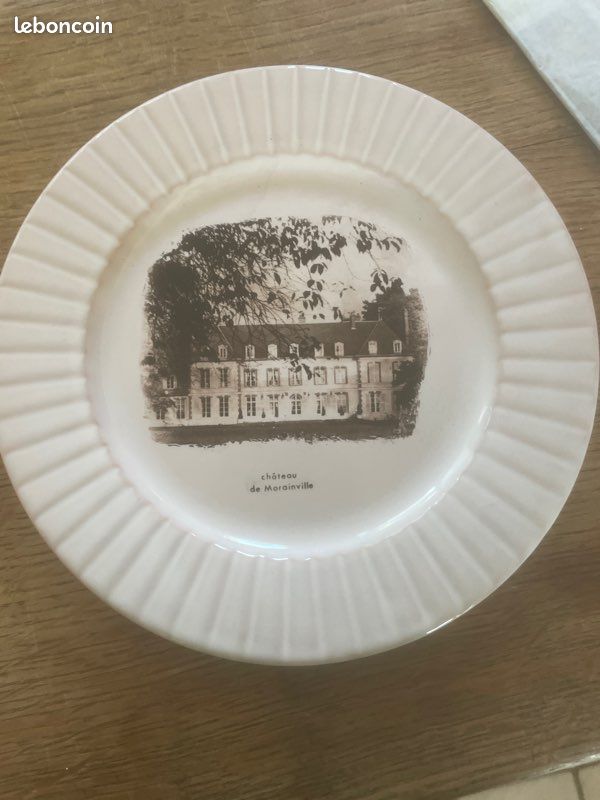 12 assiettes de marque Gien avec des paysages de l’Eure (image 9)