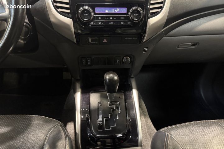 MITSUBISHI L200 DOUBLE CAB 2.4 DI-D 181 INSTYLE BA 181Ch Garantie 12 mois (image 9)