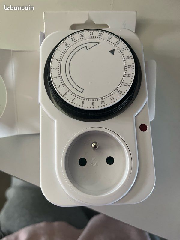 Programmateur Journalier Mécanique Avec Voyant, Puissance Maximale 3680 W. - Spores Et Champignons