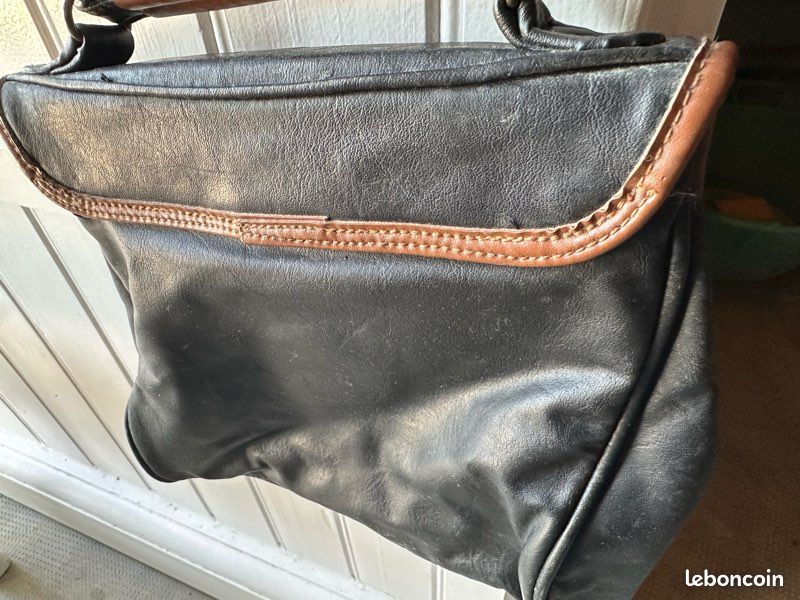 Petit sac en cuir souple noir (image 4)