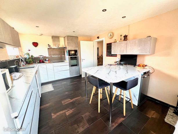 Appartement 4 pièces 142m² dans maison + jardin