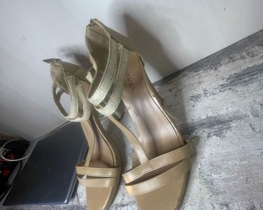 Talons Donna Loka dorés Chaussures