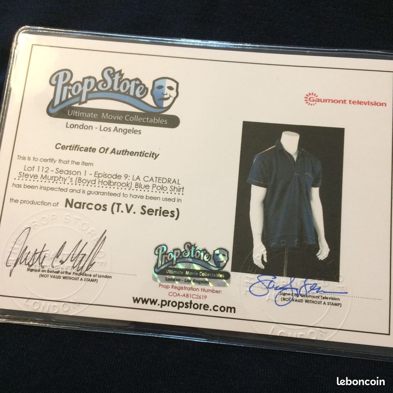 Propstore - Narcos / Polo original de la série avec COA (image 9)