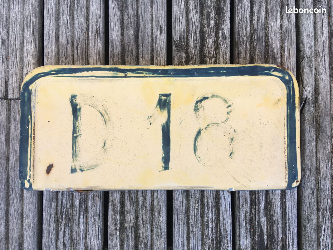 Ancienne cantonnière de porte décor fenêtre