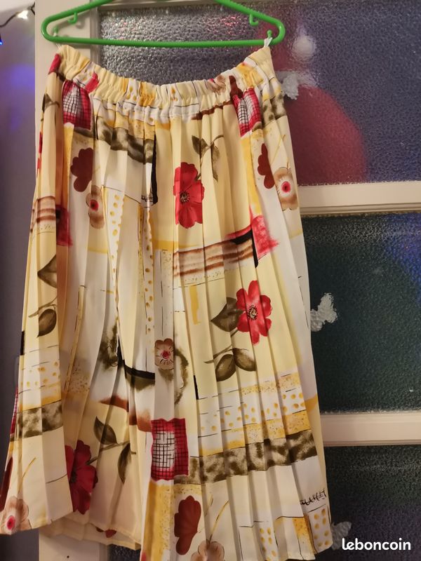 Ensemble jaune avec jupe plissée10110 (image 2)