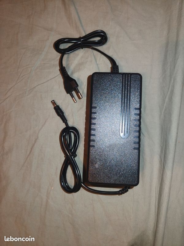 Chargeur batterie lithium 36V 42V 2A szYB‑420‑2000 (image 2)